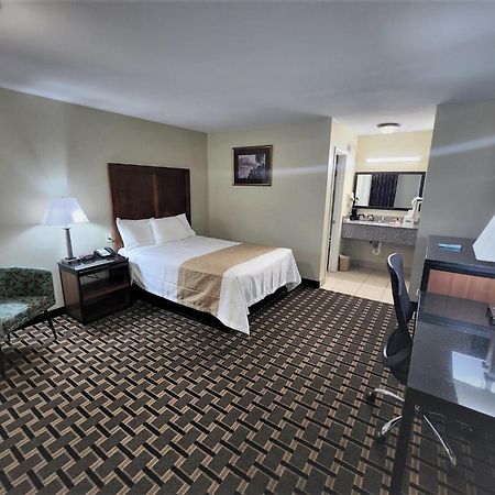 Travelodge By Wyndham Jackson I-40 Exit 82 Exterior photo