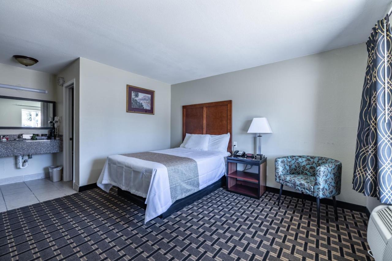 Travelodge By Wyndham Jackson I-40 Exit 82 Exterior photo